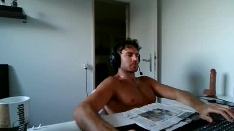 Snapshot of alphah_hunk chatting on 04.29.26 alphah_hunk online show from 04.29.26