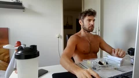 Snapshot of alphah_hunk chatting on 05.17.26 alphah_hunk online show from 05.17.26