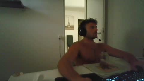Snapshot of alphah_hunk chatting on 06.25.26 alphah_hunk online show from 06.25.26