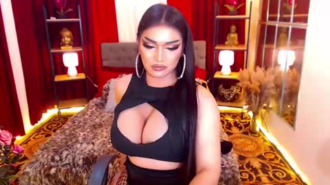 Snapshot of alurajhenson chatting on 12.23.24 Alura Jhenson online show from 12.23.24