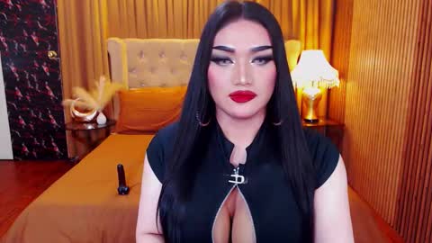 Snapshot of alurajhenson chatting on 09.21.25 Alura Jhenson online show from 09.21.25