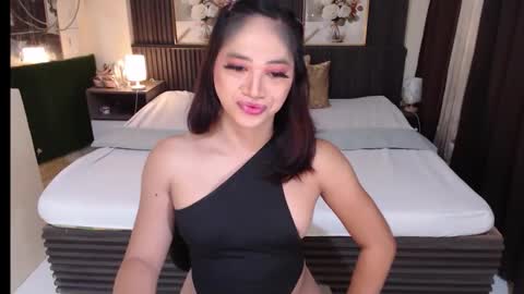 Snapshot of aluxekristine chatting on 09.17.25 aluxekristine online show from 09.17.25