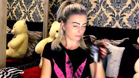 Snapshot of alyblonde chatting on 12.07.24 aly online show from 12.07.24