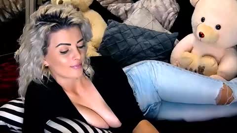 Snapshot of alyblonde chatting on 12.11.24 aly online show from 12.11.24