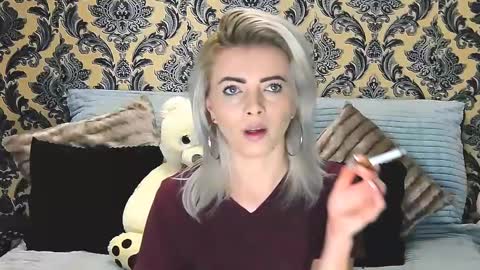 Snapshot of alyblonde chatting on 02.23.25 aly online show from 02.23.25