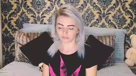 Snapshot of alyblonde chatting on 02.26.25 aly online show from 02.26.25