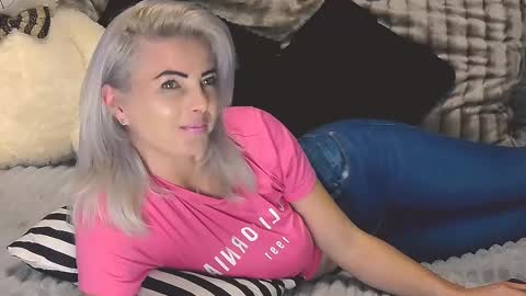 Snapshot of alyblonde chatting on 03.12.25 aly online show from 03.12.25