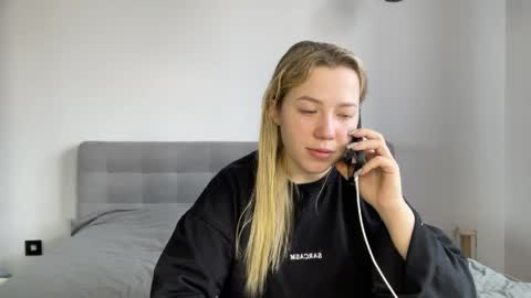 Snapshot of alyrasun chatting on 05.11.26 Al online show from 05.11.26