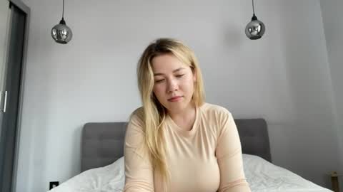 Snapshot of alyrasun chatting on 06.21.26 Al online show from 06.21.26