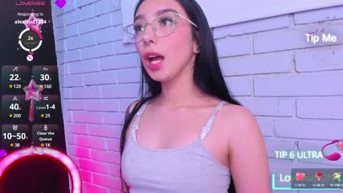 Snapshot of alys_molly chatting on 12.24.24 sopie online show from 12.24.24