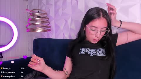 Snapshot of alys_molly chatting on 01.28.25 sopie online show from 01.28.25