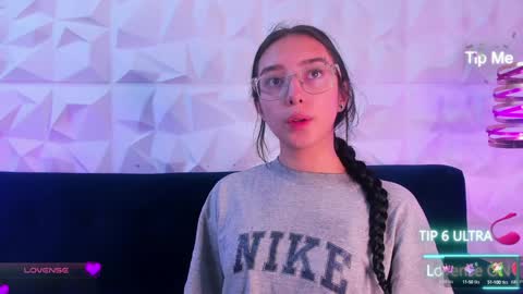 Snapshot of alys_molly chatting on 01.30.25 sopie online show from 01.30.25