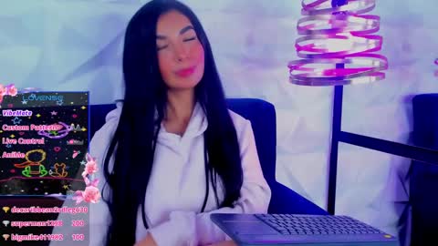 Snapshot of alys_molly chatting on 02.13.25 sopie online show from 02.13.25