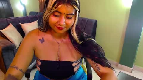 Snapshot of alyshachopra chatting on 03.01.25 ALYSHA online show from 03.01.25