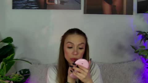 Snapshot of alyson_huxley chatting on 04.06.26 Alyson online show from 04.06.26
