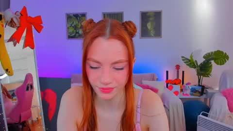 Snapshot of alyssa_smitt chatting on 02.20.25 alyssa_smitt online show from 02.20.25
