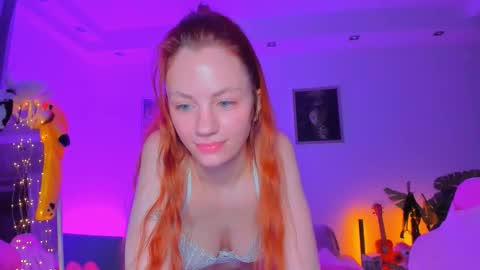 Snapshot of alyssa_smitt chatting on 10.13.25 alyssa_smitt online show from 10.13.25