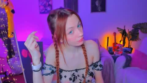 Snapshot of alyssa_smitt chatting on 10.19.25 alyssa_smitt online show from 10.19.25