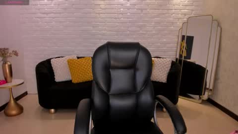 Snapshot of alyssadean_ chatting on 11.08.25 Aly online show from 11.08.25