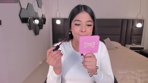 Snapshot of alyssadean_ chatting on 11.11.25 Aly online show from 11.11.25