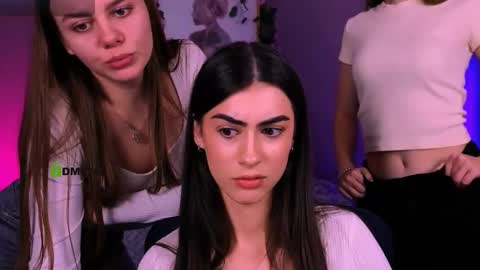 Snapshot of alyssamoan chatting on 11.27.25 alyssamoan online show from 11.27.25