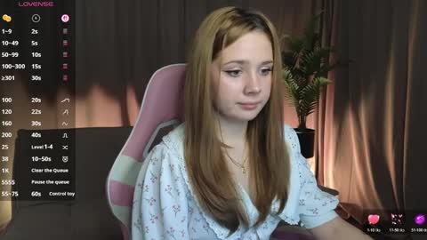 Snapshot of alyxkinski chatting on 04.06.26 Alyx online show from 04.06.26