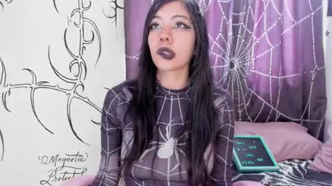 Snapshot of alyxroses chatting on 06.19.26 online show from 06.19.26
