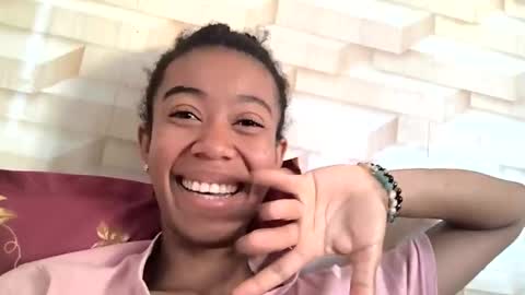 Snapshot of amah17 chatting on 04.11.26 Amah online show from 04.11.26