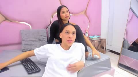Amia y Sofia online show from 10.19.25