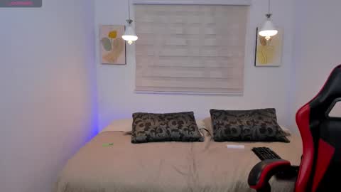 Snapshot of amal_kattz chatting on 11.08.25 amal_kattz online show from 11.08.25