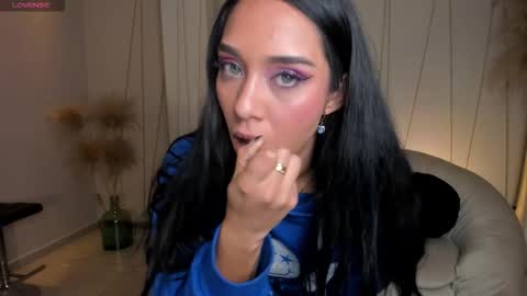 Amalia cruss online show from 09.18.25