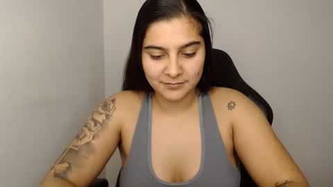 The queen of the biceps  online show from 12.27.24