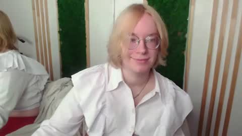 Snapshot of amanda_butlerr chatting on 06.20.26 Hi im Amanda online show from 06.20.26