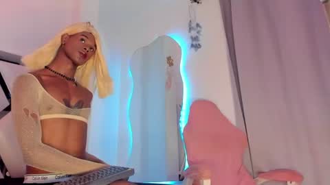 Snapshot of amandaa_fox_ chatting on 06.25.26 amandaa_fox_ online show from 06.25.26