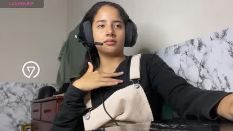 Snapshot of amany_r chatting on 02.17.25 amany_r online show from 02.17.25