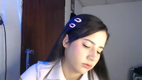 Snapshot of amany_r chatting on 10.22.25 amany_r online show from 10.22.25