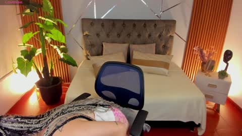 Amapola online show from 12.18.24