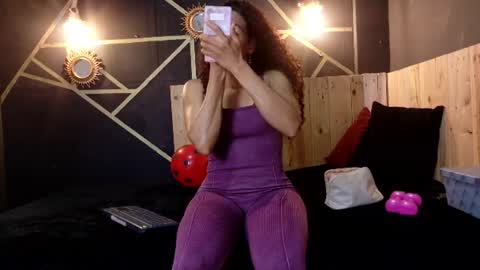 Snapshot of amara_vex chatting on 06.19.26 amara_vex online show from 06.19.26