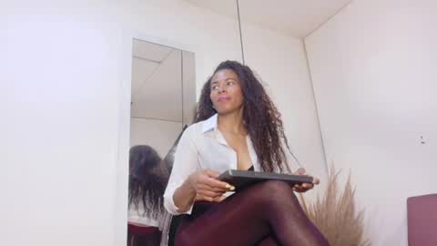 Snapshot of amara_vex chatting on 07.25.26 amara_vex online show from 07.25.26