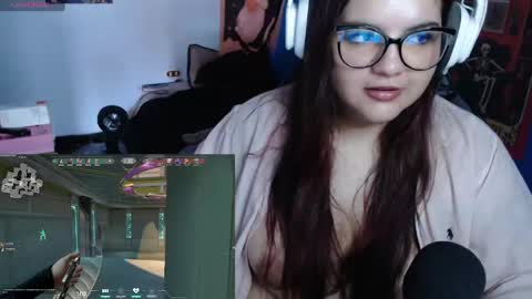 Snapshot of amaralof chatting on 05.18.26 amaralof online show from 05.18.26