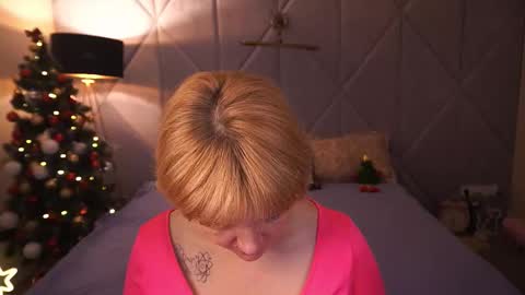 Snapshot of amaranights chatting on 12.20.25 Sofia online show from 12.20.25