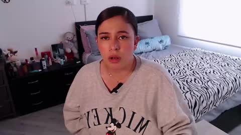 Snapshot of amarat_jolie chatting on 02.12.25 Mila online show from 02.12.25