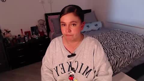 Snapshot of amarat_jolie chatting on 02.12.25 Mila online show from 02.12.25