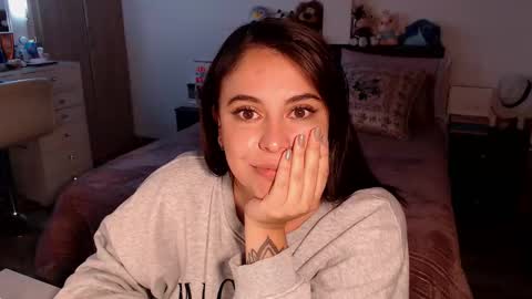 Snapshot of amarat_jolie chatting on 02.26.26 Mila online show from 02.26.26