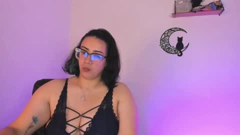 Snapshot of amaryllis_vizcaya chatting on 12.19.24  Katt   online show from 12.19.24