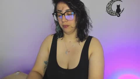 Snapshot of amaryllis_vizcaya chatting on 02.01.25  Katt   online show from 02.01.25