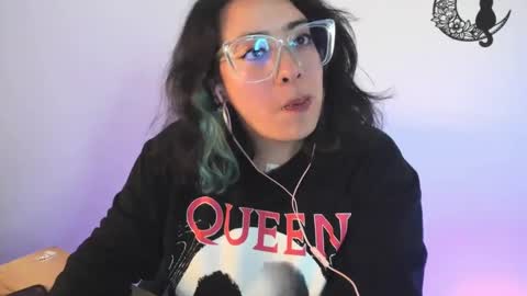 Snapshot of amaryllis_vizcaya chatting on 02.01.25  Katt   online show from 02.01.25