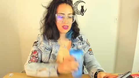 Snapshot of amaryllis_vizcaya chatting on 03.08.25  Katt   online show from 03.08.25