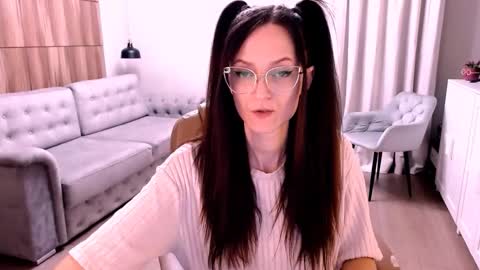 Izza online show from 10.20.25