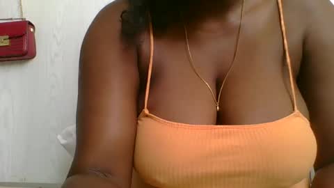 Snapshot of ambar_jasiri chatting on 12.14.24 Mia online show from 12.14.24